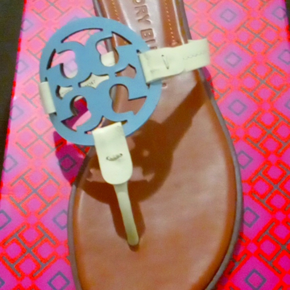 Women Sandals from tory bush zize 8 like new